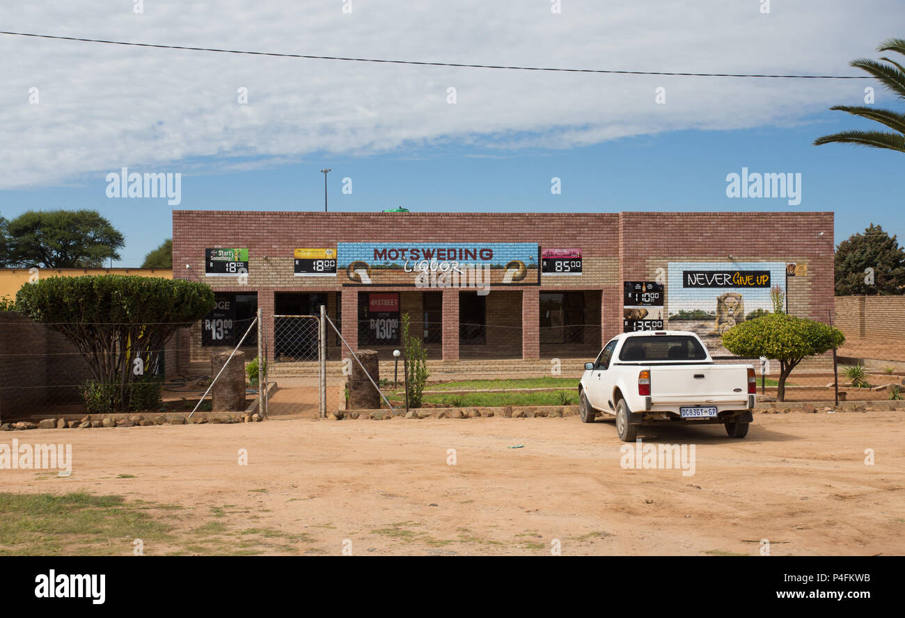 Südafrikanisches Flaschenshop oder Spirituosengeschäft in Motsweding, North West Province, Südafrika Stockfoto