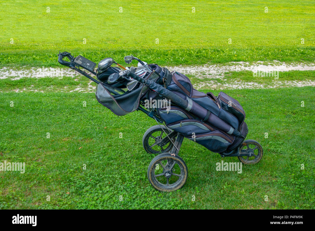 Golf Bag Mit R dern Fotos Und Bildmaterial In Hoher Aufl sung Alamy what-to-look-for-in-a-golf-bag-mygolfspy