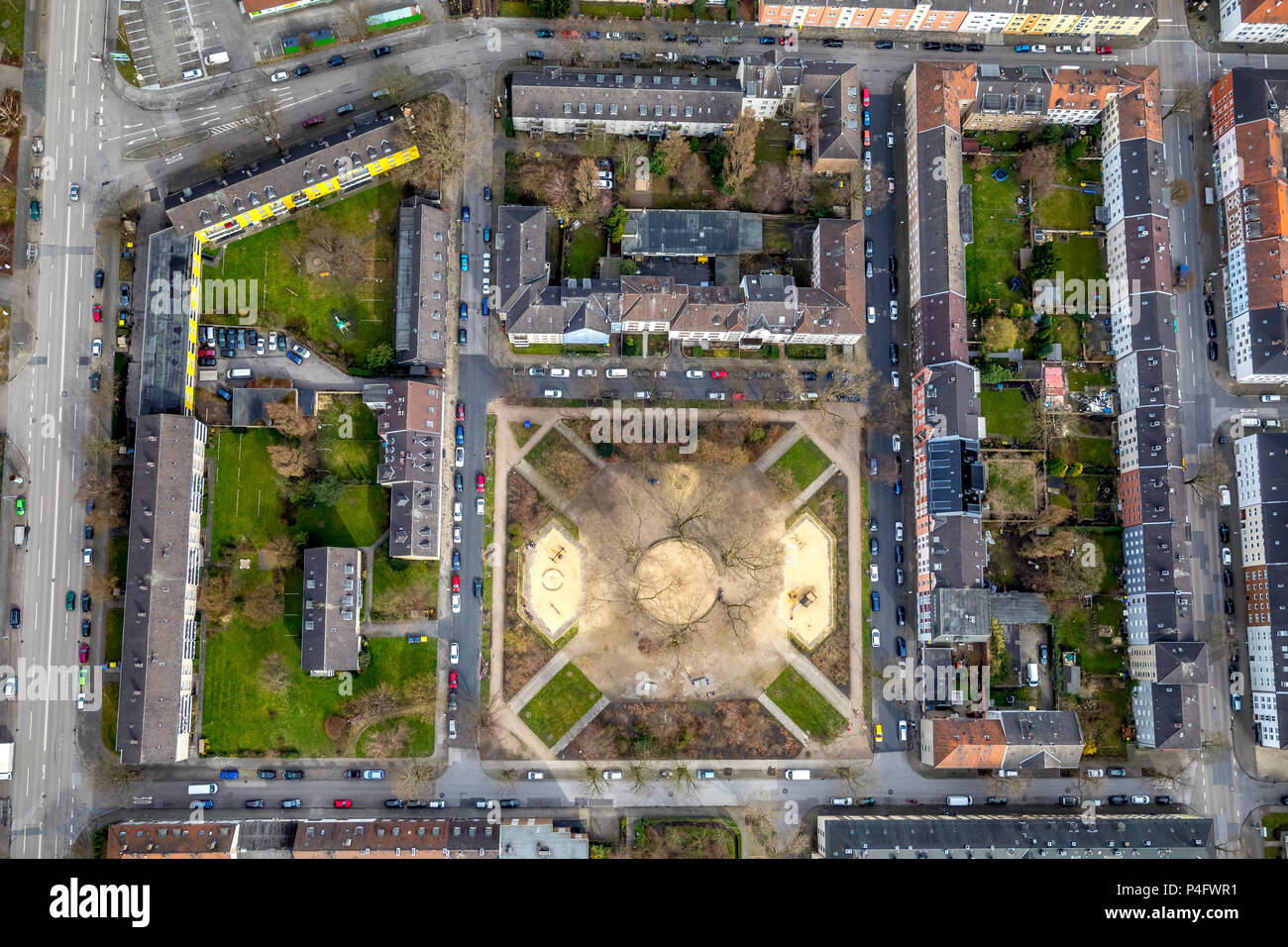 Wohnhäuser mit Bezirk Mitte an der Möntingplatz im Stadtteil Schalke in Gelsenkirchen in Nordrhein-westfalen. Gelsenkirchen, Ruhrgebiet,Rhine-We Stockfoto