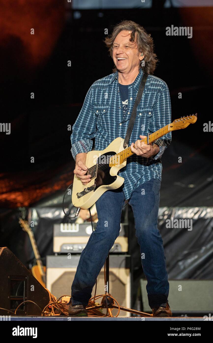 Oshkosh, Wisconsin, USA. 21 Juni, 2018. JEFF HANNA von der Nitty Gritty Dirt Band während Land USA Music Festival bei Ford Festival Park in Oshkosh, Wisconsin Credit: Daniel DeSlover/ZUMA Draht/Alamy leben Nachrichten Stockfoto