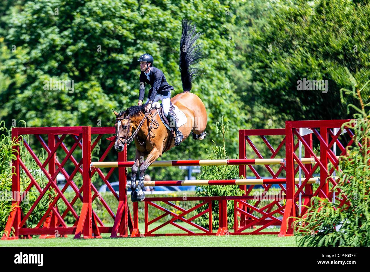 West Sussex, UK. 21 Juni, 2018. Scott Brash reiten Hallo Senator. GBR. Die Stoner Juweliere Vase. CSI 4*. Die Al Shira'aa Hickstead Derby treffen. Springen. Der All England Parcours. Hickstead. West Sussex. UK. Tag 2. 21.06.2018. Credit: Sport in Bildern/Alamy leben Nachrichten Stockfoto