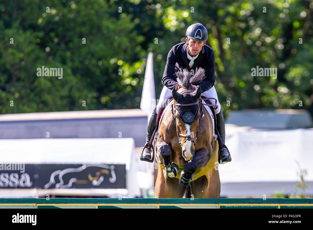 West Sussex, UK. 21 Juni, 2018. Sieger. Scott Brash reiten Hallo Shelby. GBR. Die bunn Freizeitaktivitäten Derby Tankard. Die Al Shira'aa Hickstead Derby treffen. Springen. Der All England Parcours. Hickstead. West Sussex. UK. Tag 2. 21.06.2018. Credit: Sport in Bildern/Alamy leben Nachrichten Stockfoto