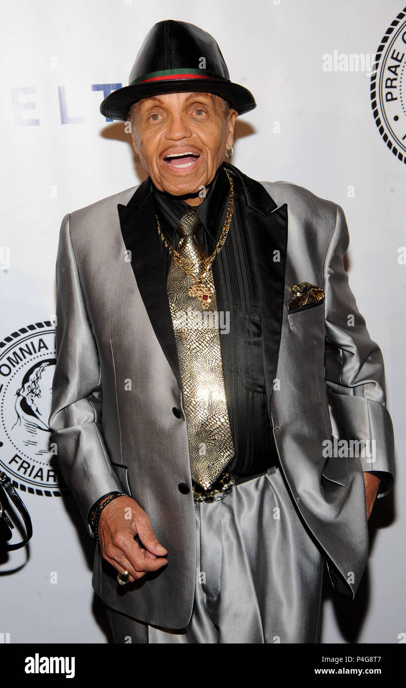 *** Foto *** JOE JACKSON IM KRANKENHAUS MIT KREBS New York, NY - 7. Oktober: Joe Jackson nimmt die Brüder Grundlage Gala zu Ehren Robert De Niro und Carlos Slim im Waldorf-Astoria am 7. Oktober 2014 in New York City. Quelle: John Palmer/MediaPunch Stockfoto