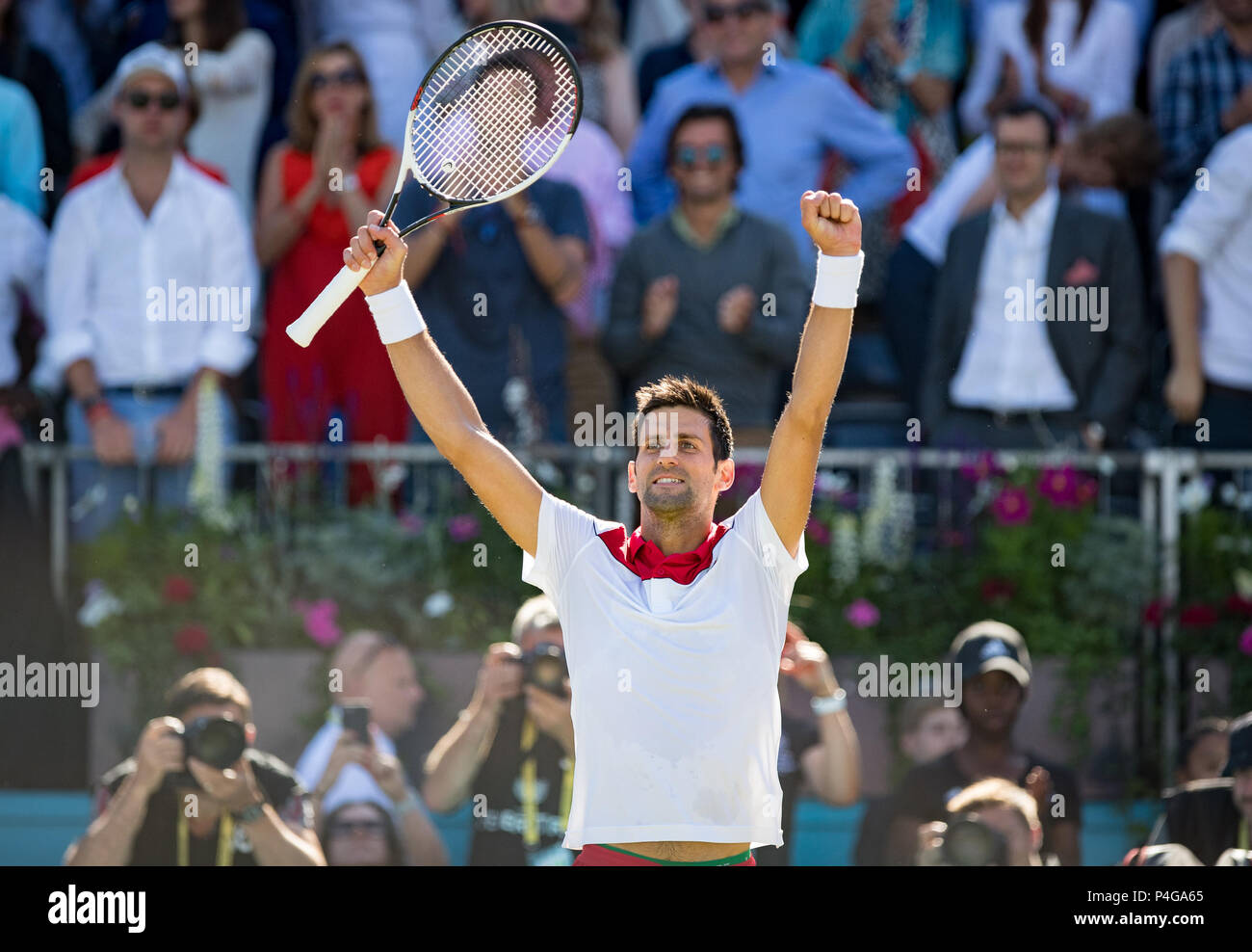 Novak Djokovic aus Serbien feiert seinen QF Sieg und Seine 800jährige Karriere gewinnen während der Herren Einzel QF bei Fieber Baum Meisterschaften (Queens Club Tennis 2018) Tag 7 im Queen's Club, London, England am 22. Juni 2018. Foto von Andy Rowland. Stockfoto