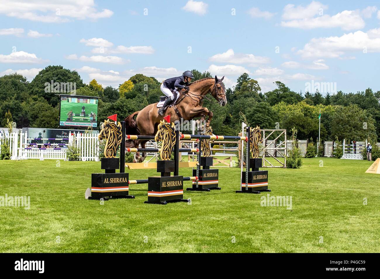 Hickstead, West Sussex, UK. Am 22. Juni 2018. Platz 3 Harriet Nuttall, einem Hauch HERRISCH. GBR. Die Bunn Freizeitaktivitäten Derby Versuch. CSI 4*. Die Al Shira'aa Hickstead Derby treffen. Springen. Der All England Parcours. Hickstead. West Sussex. UK. Tag 3. 22.06.2018. Credit: Sport in Bildern/Alamy leben Nachrichten Stockfoto