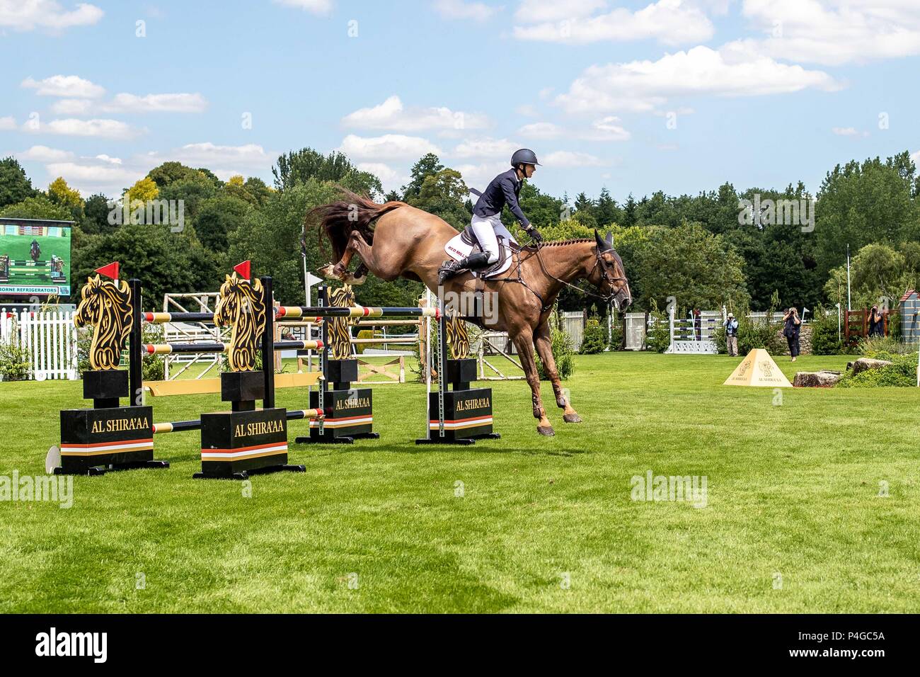 Hickstead, West Sussex, UK. Am 22. Juni 2018. Platz 3 Harriet Nuttall, einem Hauch HERRISCH. GBR. Die Bunn Freizeitaktivitäten Derby Versuch. CSI 4*. Die Al Shira'aa Hickstead Derby treffen. Springen. Der All England Parcours. Hickstead. West Sussex. UK. Tag 3. 22.06.2018. Credit: Sport in Bildern/Alamy leben Nachrichten Stockfoto