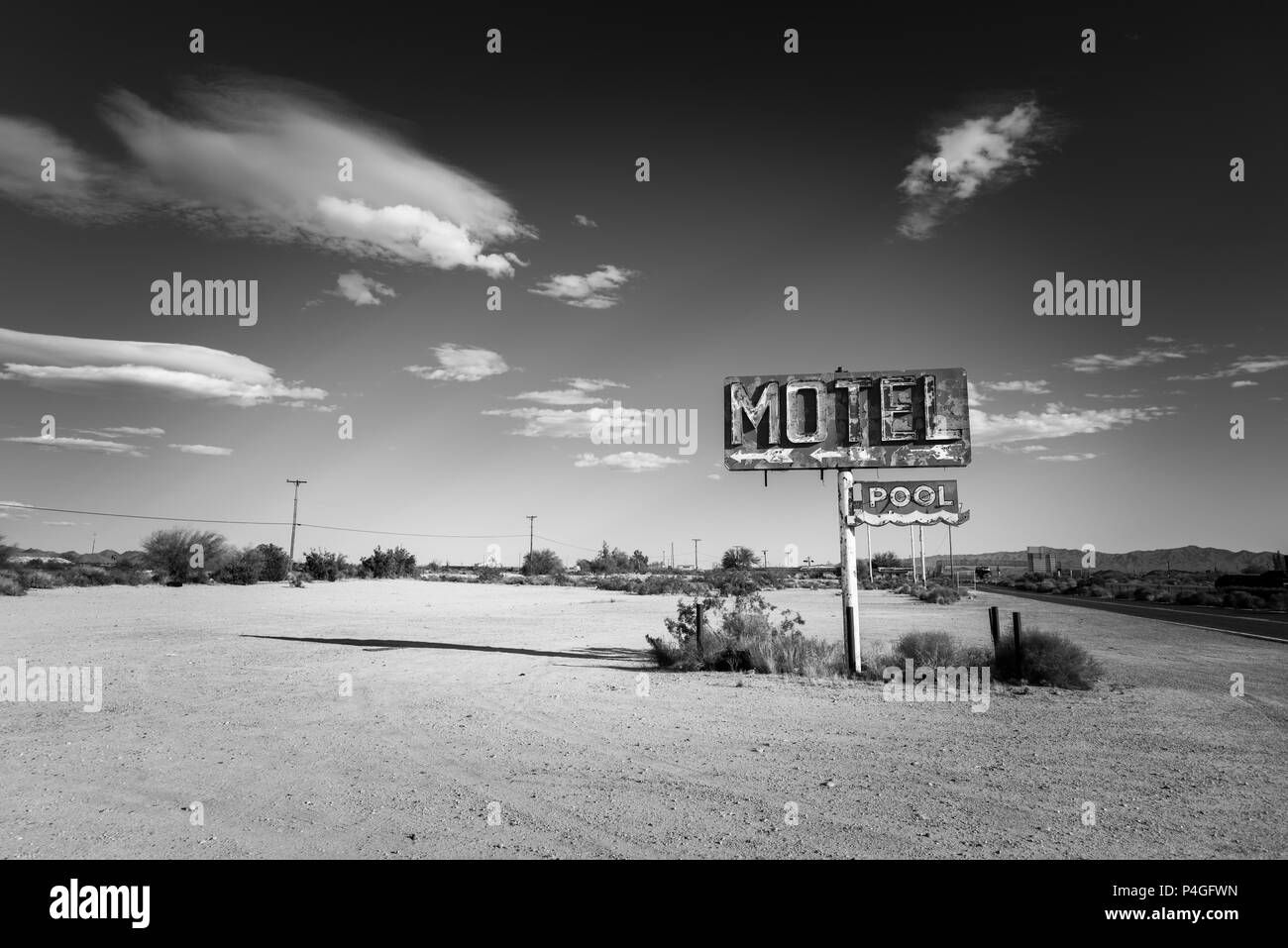 Eine verfallene, klassische, Jahrgang Motel in der Wüste von Arizona Stockfoto