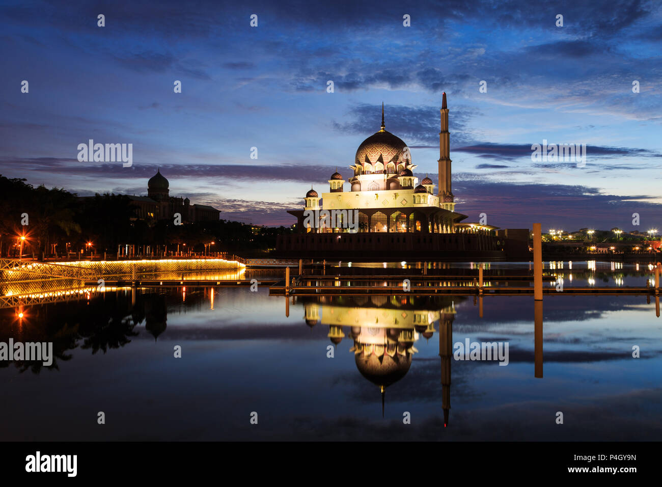 Die Putra-Moschee befindet sich in Putrajaya, Malaysia. Stockfoto