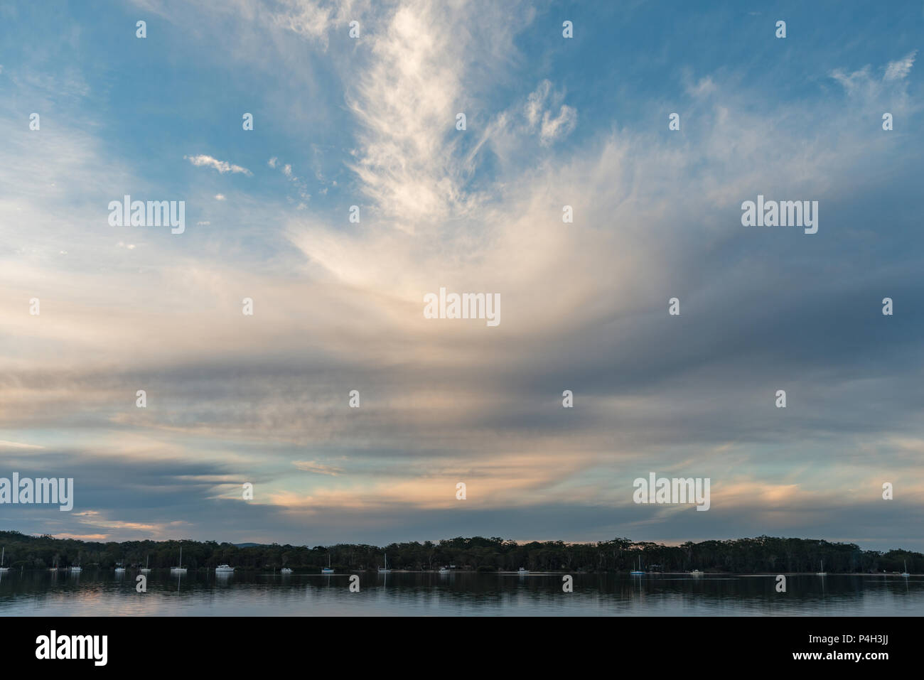 Landschaft mit Moody Wolken für einen Hintergrund oder Austausch der Himmel in photoshop Composite Stockfoto