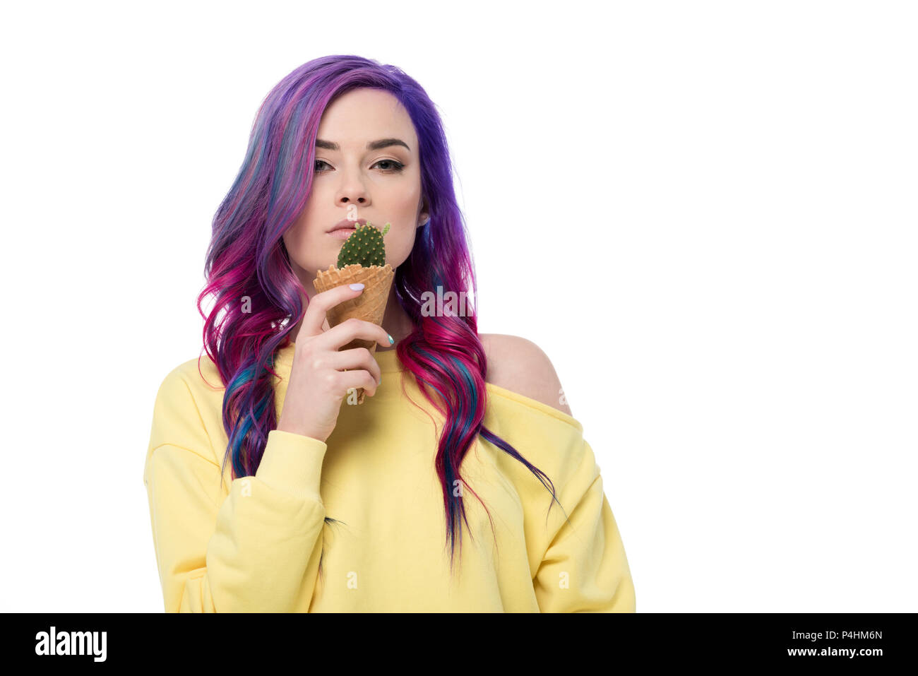 Frau leckt Kaktus Stockfotografie - Alamy