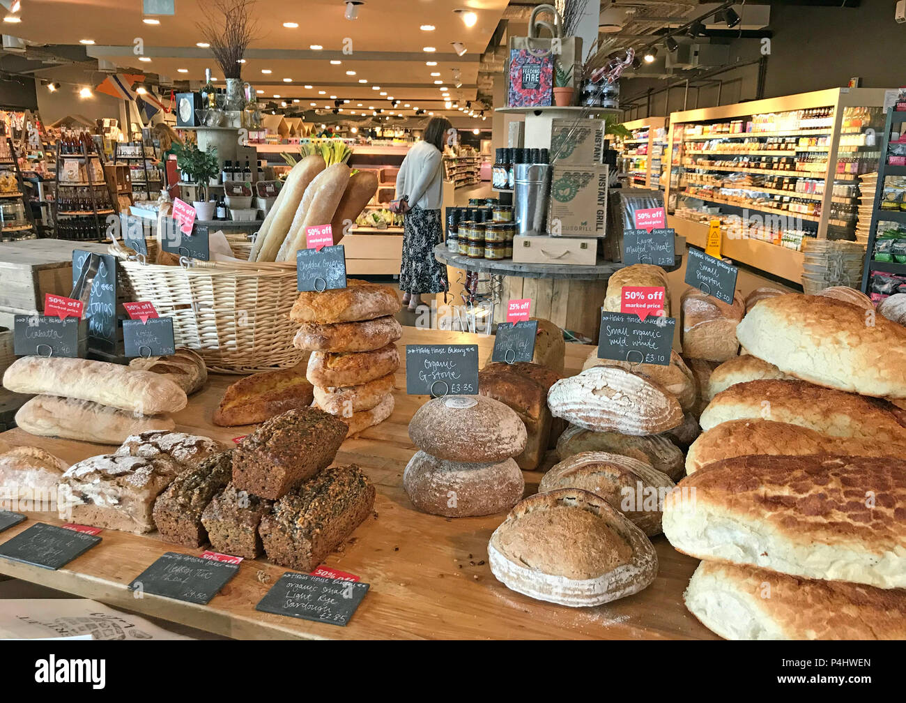 Artisan Bread, M5 Gloucester Farm Shop Motorway Service Area, Gloucestershire, England, Großbritannien - so sollten Cafés in der Servicegegend sein Stockfoto