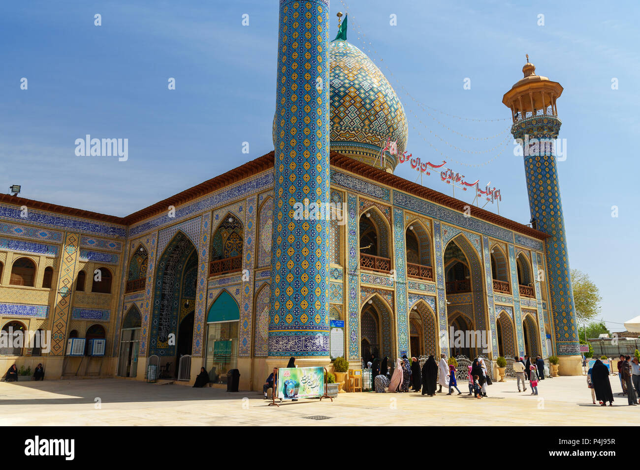 Shiraz, Iran - 25. März 2018: Gespiegelte Mausoleum von Sayyed Alaeddin Hossein Stockfoto