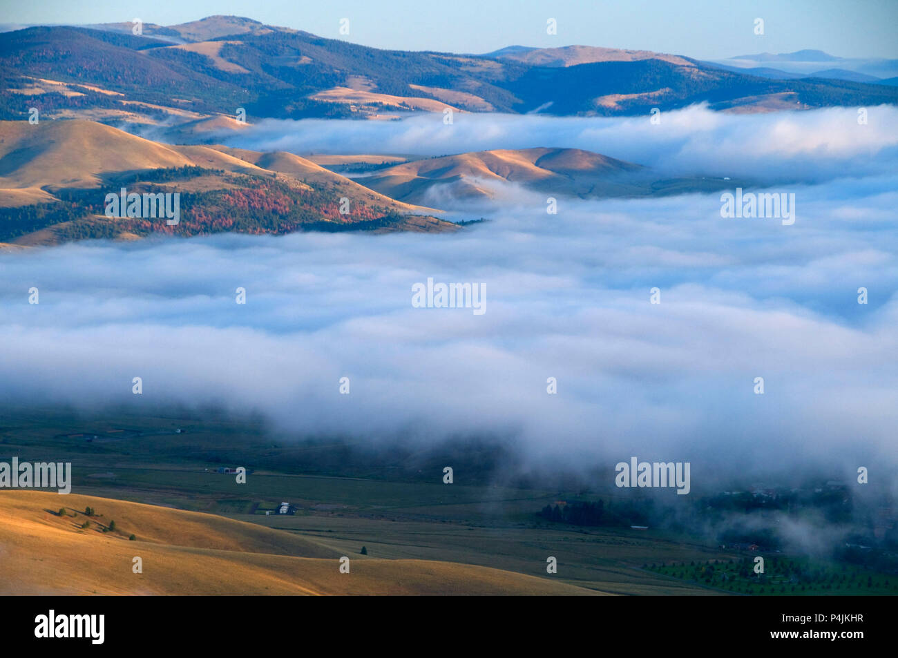 Nebel vom Gipfel Grat, Mount Helena Stadtpark, Helena, Montana Stockfoto