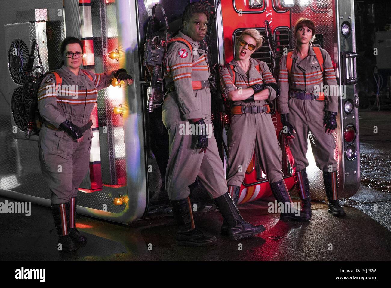Original Film Titel: Ghostbusters. Englischer Titel: Ghostbusters. Regisseur: PAUL FEIG. Jahr: 2016. Stars: MELISSA MCCARTHY; Kristen Wiig; KATE MCKINNON; LESLIE JONES. Credit: BERGSTEN MUSIC/Columbia Pictures/FEIGCO ENTERTAINMENT/LStar/Album Stockfoto