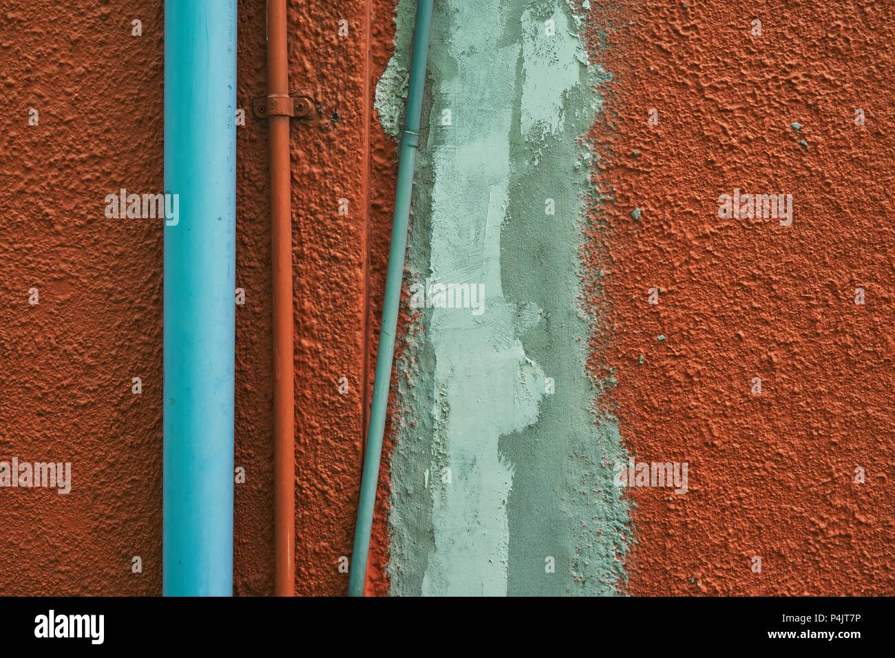 Bunte orange und blau gestrichene Wand Stockfoto