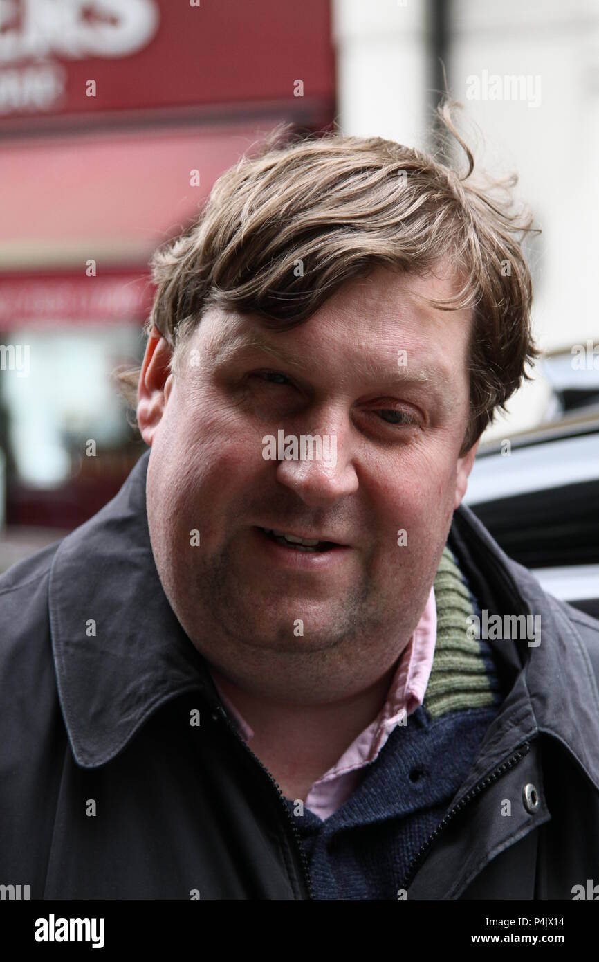 BBC-Journalist Gary O'Donoghue dargestellt in Westminster, London UK. 2. Mai 2012. Stockfoto