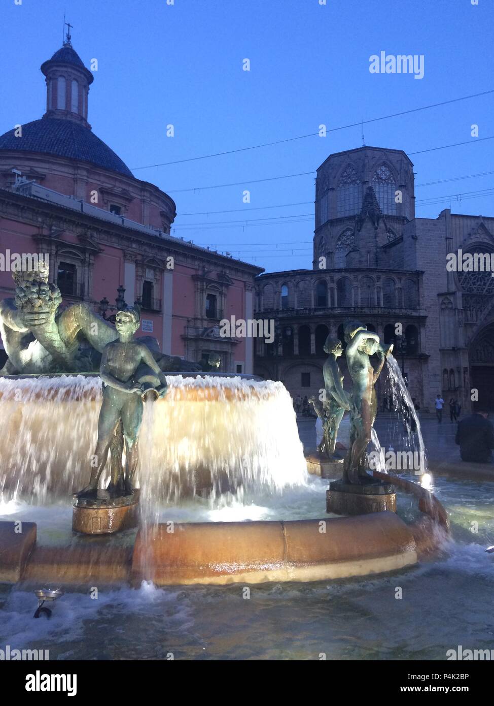 Valencia Piazza Fontana, Ansicht des Turia Brunnen in der Plaza de la Virgen im Zentrum der Altstadt von Valencia, Spanien. Stockfoto