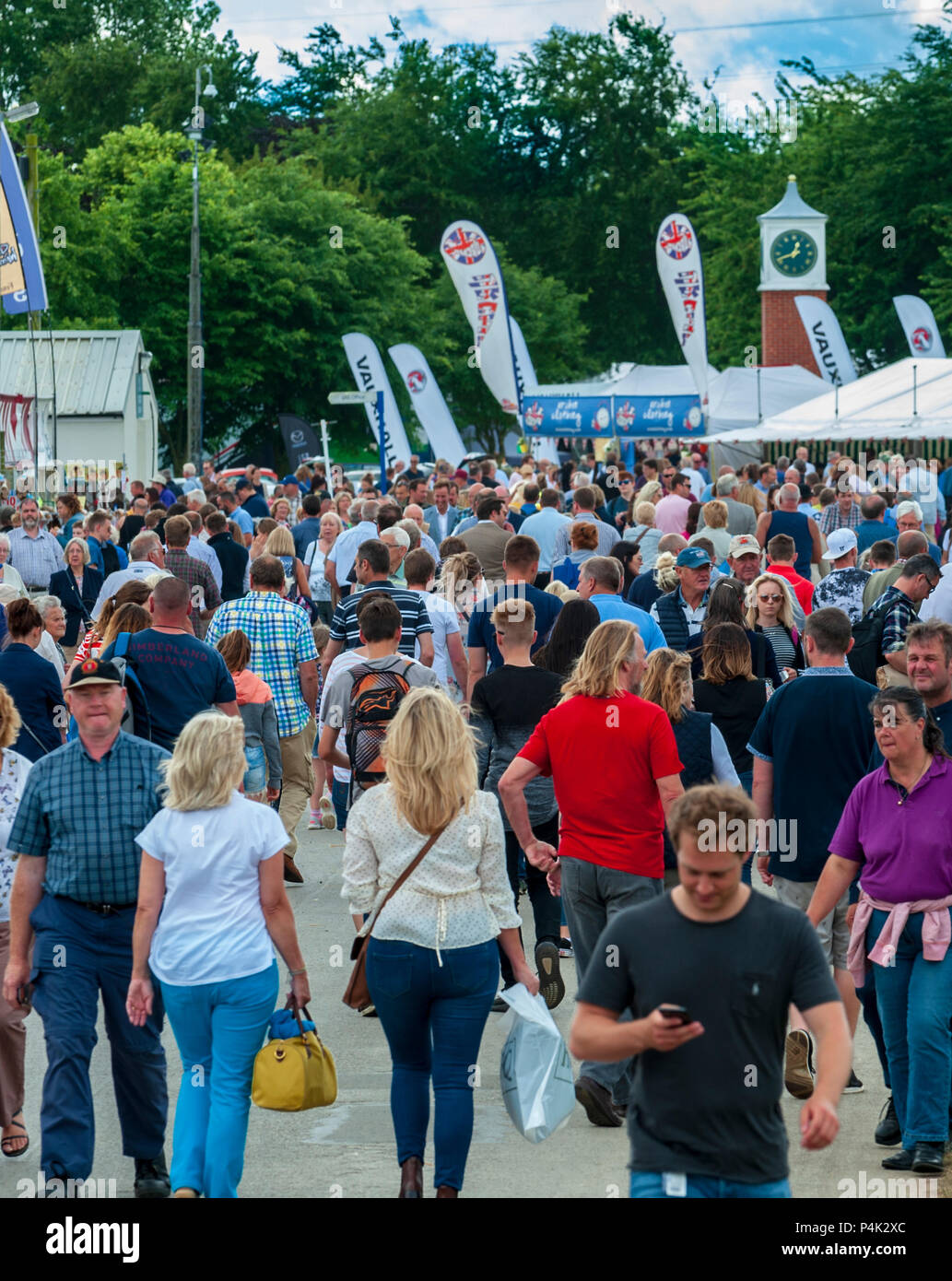 Die lincolnshire Zeigen - Lincoln, Lincolnshire, England Großbritannien | Massen strömen zu einem großen Land Show im Juni auf einem der heißesten Sommertage des Jahres Stockfoto