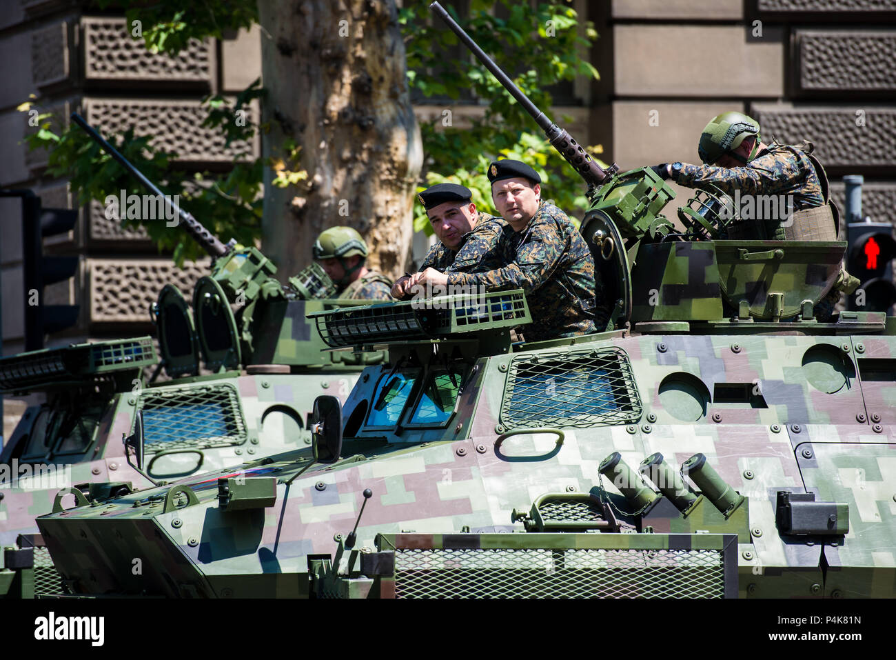 Belgrad, Serbien - 27. Mai 2018: Gendarmery besondere Polizeikräfte mit bewaffneten Fahrzeugen am Tag der Polizei Stockfoto