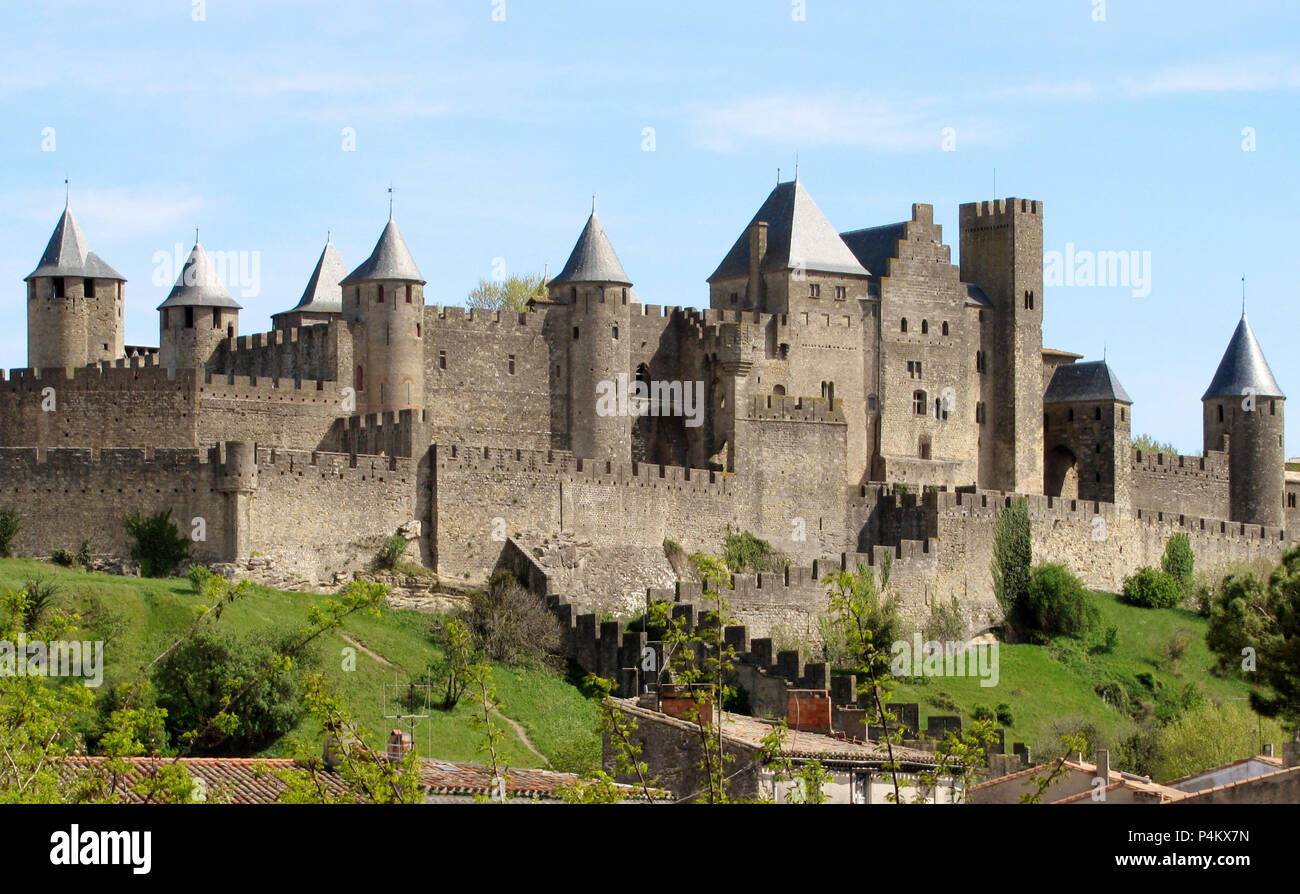 Cite De Carcassonne Frankreich Festung Stadt Mittelalterliche Festung Historisches Gebaude Stadtmauer Verteidigungsturme Einzigartig In Europa Unesco Weltkulturerbe Stockfotografie Alamy