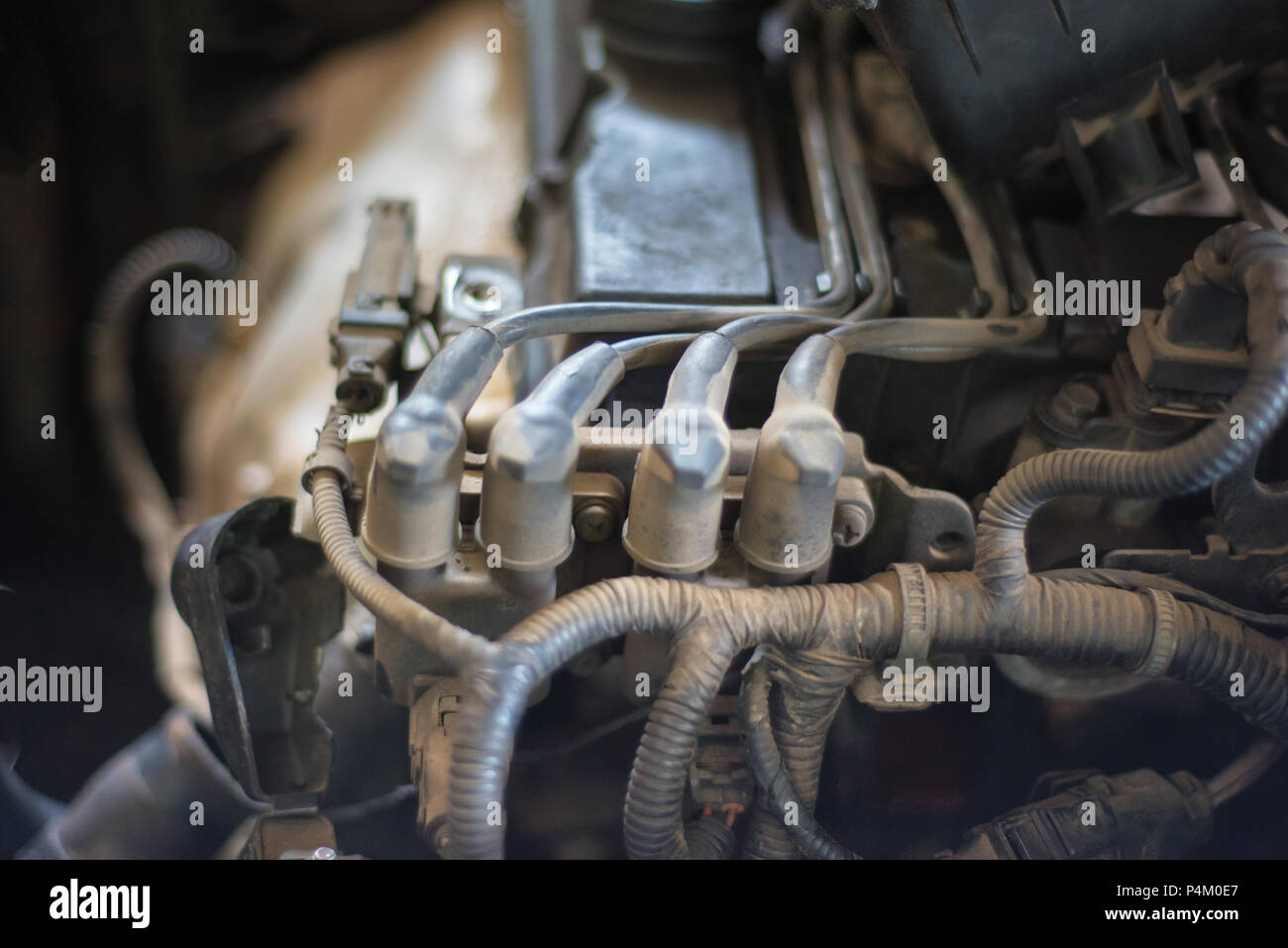 Nahaufnahme von auto motor Zündspule Stockfotografie - Alamy