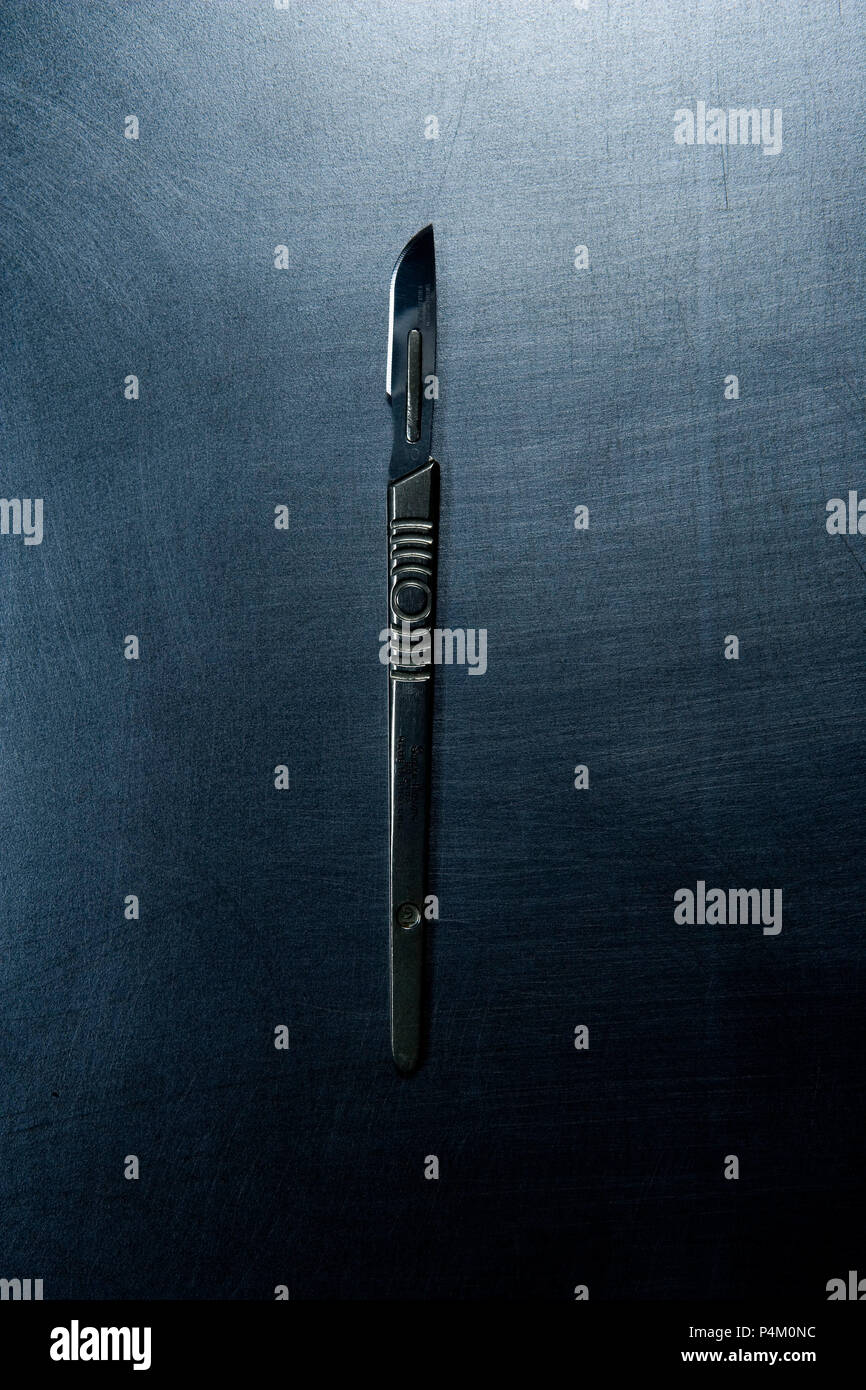 Chirurgische Instrument auf Edelstahl. Reserven für Text Stockfoto