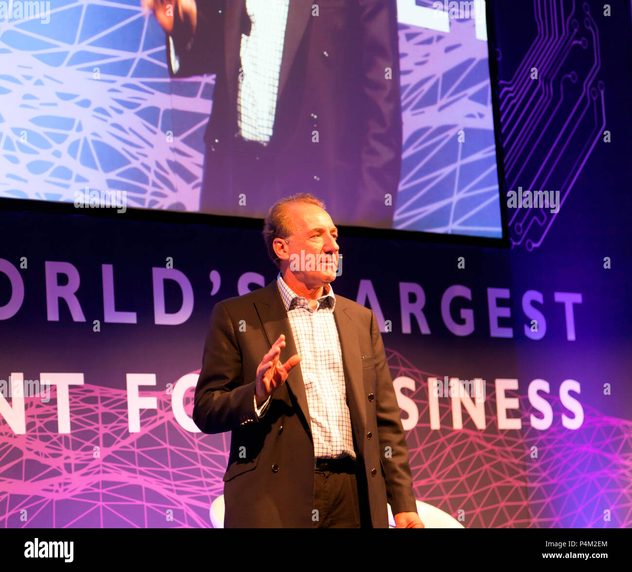 Sir George Zambellas, Verwaltungsrat, Agorai, sprechen an der AI-Gipfel, 2018, ExCel, London Stockfoto