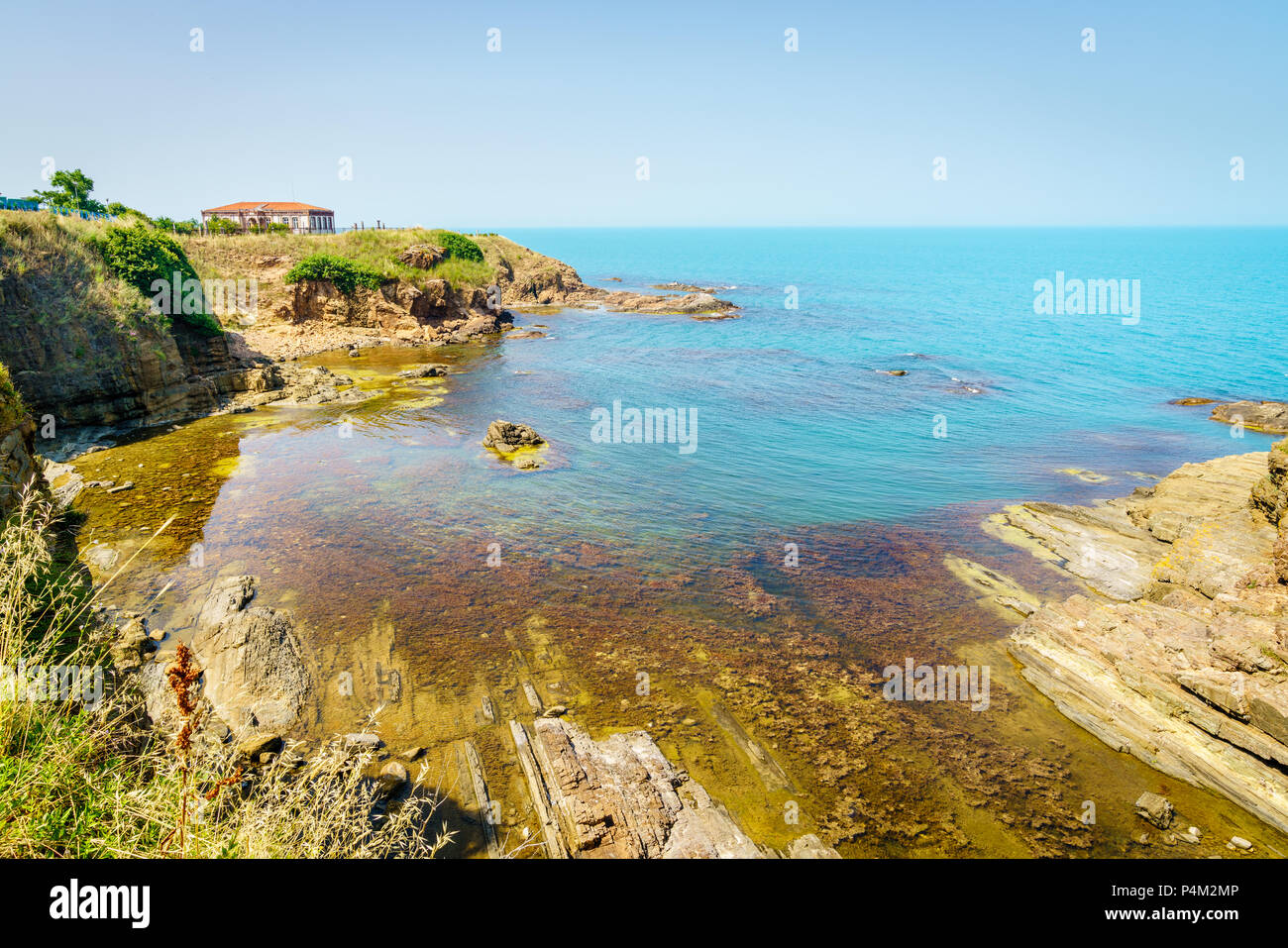 Malerische Aussicht auf die Küste des Schwarzen Meeres in Ahtopol, Bulgarien Stockfoto