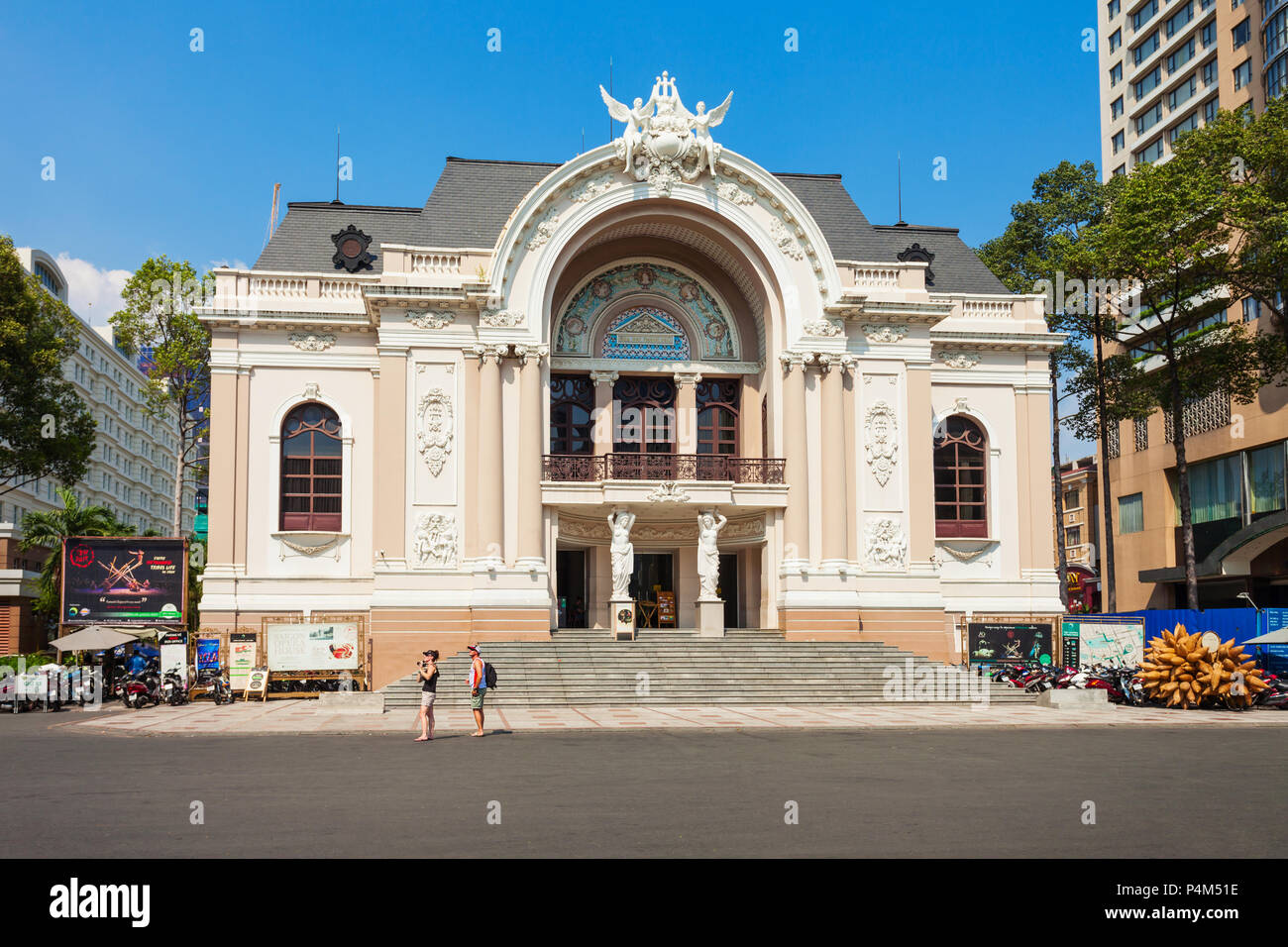 HO CHI MINH, VIETNAM - MÄRZ 08, 2018: Das Stadttheater von Ho Chi Minh City oder Saigon Opernhaus ein Opernhaus in Ho Chi Minh City in Vietna Stockfoto