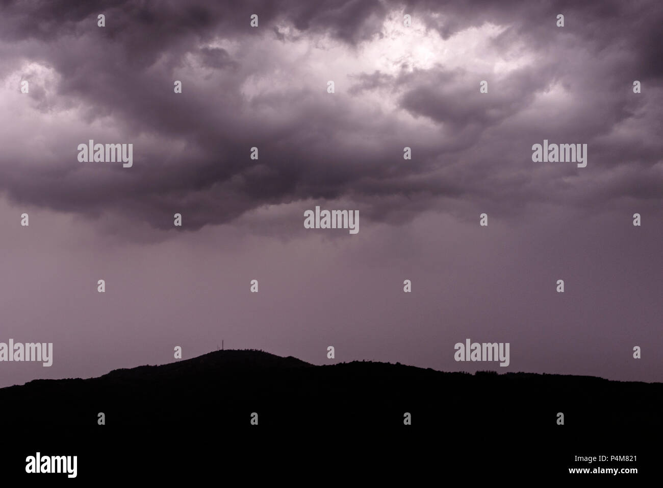 Allariz, Galicien/Spanien - 21.Juni 2018: Gewitterwolken. Stockfoto