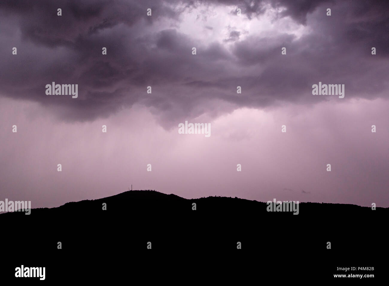 Allariz, Galicien/Spanien - 21.Juni 2018: Gewitterwolken. Stockfoto