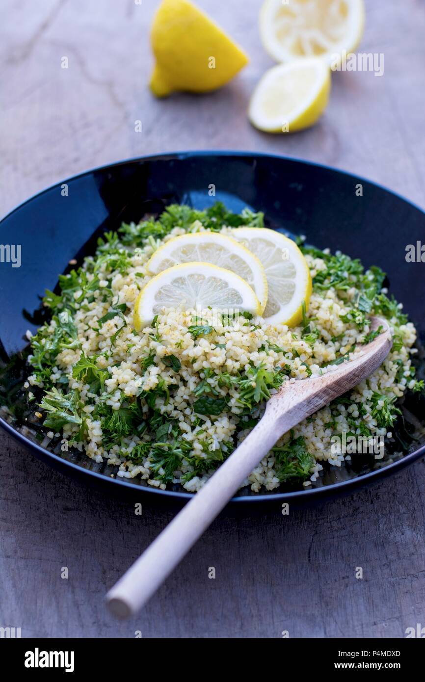 Petersilie & bulgar Weizen Salat mit Zitrone Stockfoto