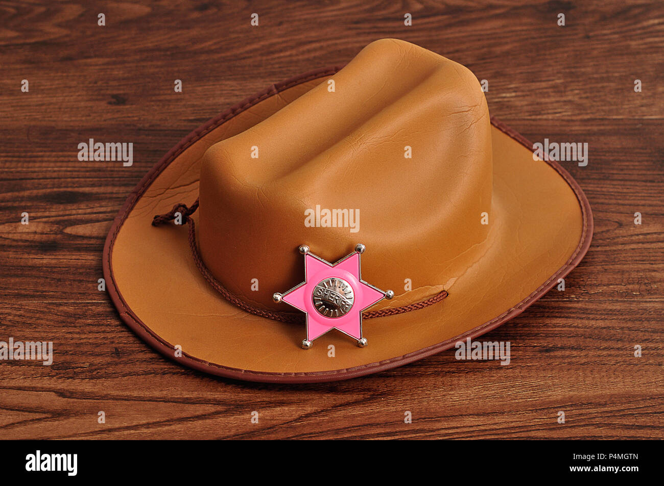 Ein sheriff Badge mit einem braunen Cowboyhut Stockfoto