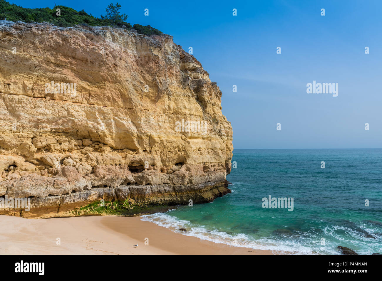 Praia do Vale de Centianes - wunderschöner Strand der Algarve in Portugal Stockfoto