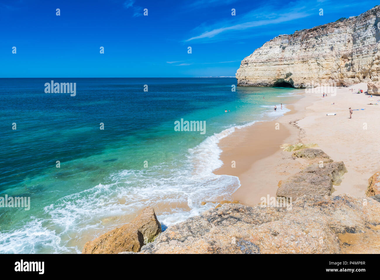 Praia do Vale de Centianes - wunderschöner Strand der Algarve in Portugal Stockfoto