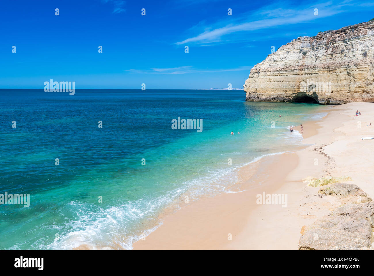 Praia do Vale de Centianes - wunderschöner Strand der Algarve in Portugal Stockfoto