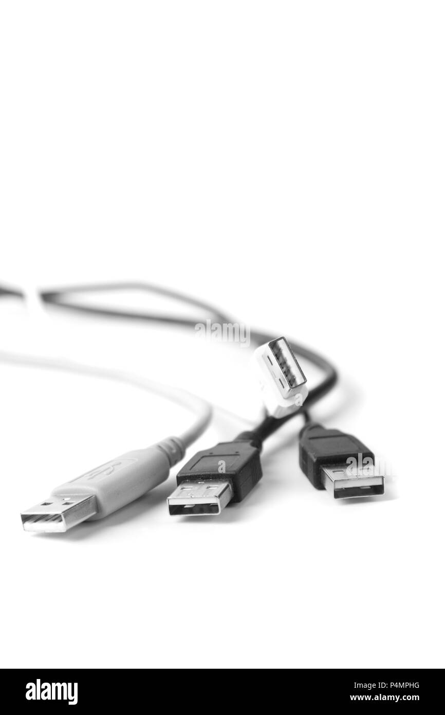 Einige usb-kabel auf weißem Hintergrund Stockfoto