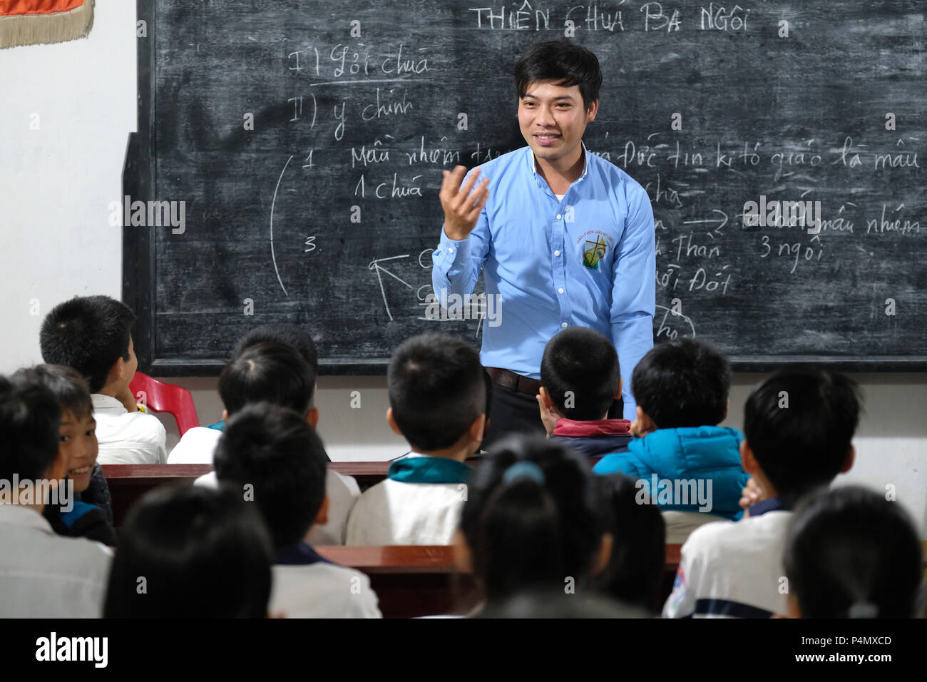 Die katholischen Kinder Katechismus, religiöse Anweisungen in Xuan ein, Nam Dinh Provinz, Vietnam - Katholischen Kinderkatechese, Religionsunterricht im Ort Xuan ein, Provinz Nam Dinh, in Vietnam Stockfoto