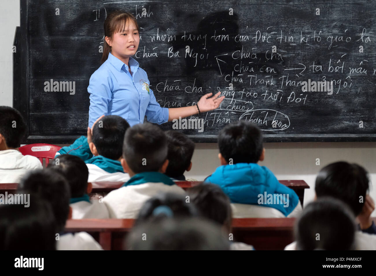 Die katholischen Kinder Katechismus, religiöse Anweisungen in Xuan ein, Nam Dinh Provinz, Vietnam - Katholischen Kinderkatechese, Religionsunterricht im Ort Xuan ein, Provinz Nam Dinh, in Vietnam Stockfoto