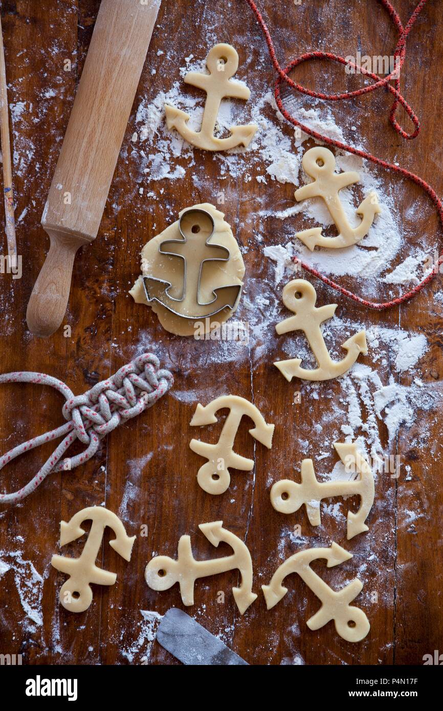 Anker-förmige Ingwer butter Cookies (Ungebackene) Stockfoto