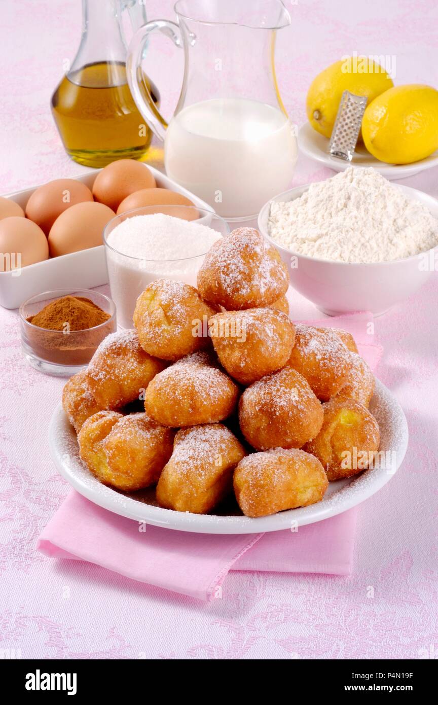 Tortelli Carnevale alla Milanese (Italienische frittierte Krapfen) Stockfoto