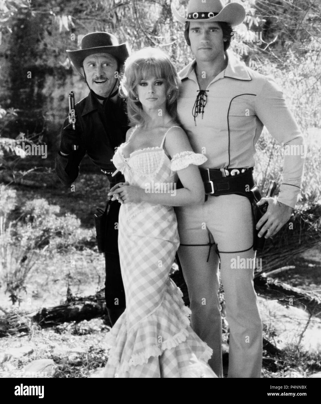 Kirk Douglas Ann Margret Arnold Schwarzenegger Stockfotos ARNOLD SCHWARZENEGGER, ANN MARGRET, Kirk Douglas, der