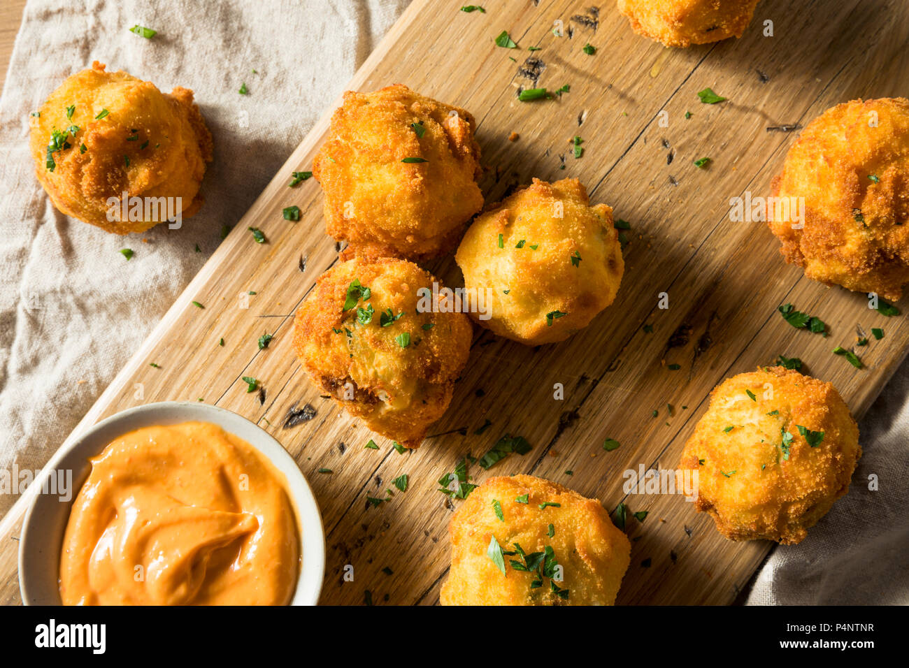 Hausgemachte Fritierten Kroketten mit Sauce Stockfoto