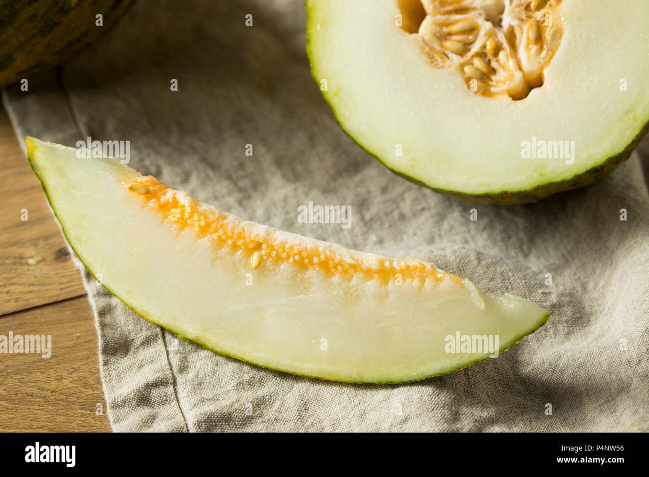 Raw Green Bio Santa Claus Melone bereit zu Essen Stockfoto