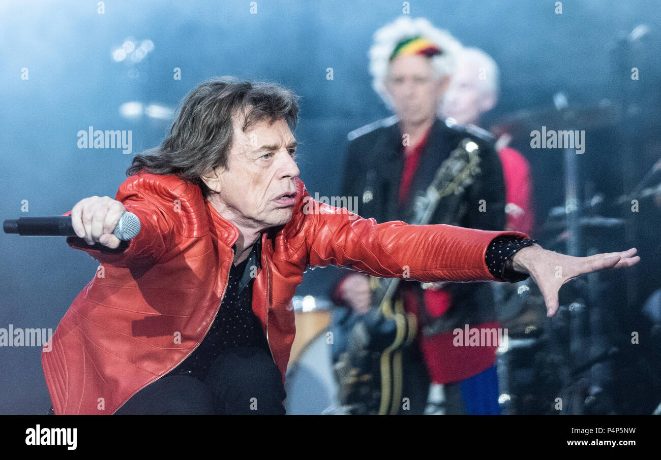 Berlin, Deutschland. 22. Juni, 2018. Mick Jagger von den Rolling Stones  führt auf der Bühne während