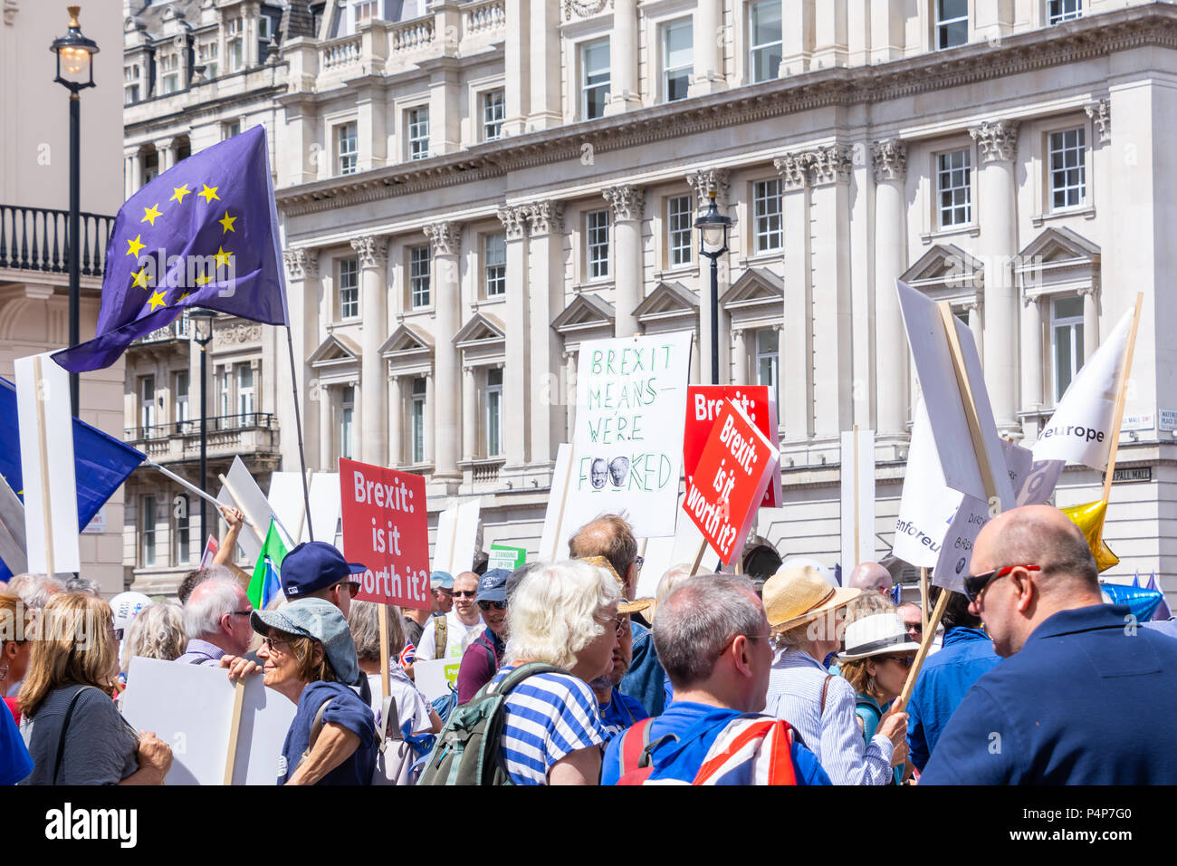 London, Großbritannien. 23 Jun, 2018: Demonstranten nehmen an der Abstimmung März in London für eine sinnvolle Abstimmung über die endgültige Brexit Abkommen zwischen der britischen Regierung und der Europäischen Union statt. Credit: Bradley Smith/Alamy Leben Nachrichten. Stockfoto