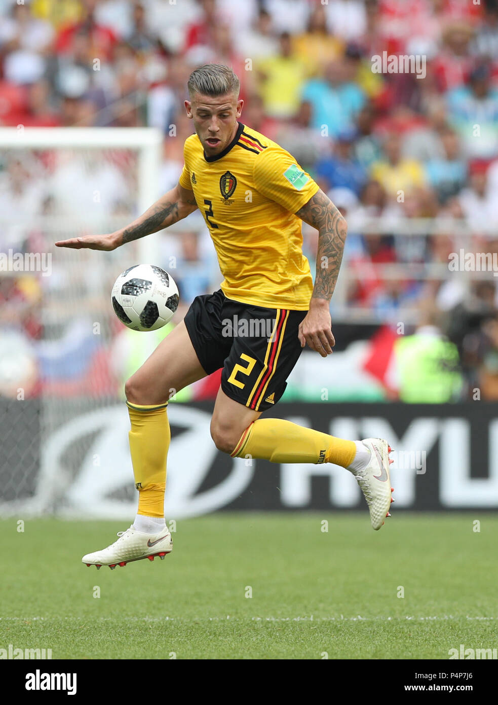 Moskau, Russland. 23. Juni 2018. Toby Alderweireld Belgien steuert die Kugel während der FIFA WM 2018 Gruppe G Match zwischen Belgien und Tunesien in Moskau, Russland, 23. Juni 2018. Credit: Xu Zijian/Xinhua/Alamy leben Nachrichten Stockfoto