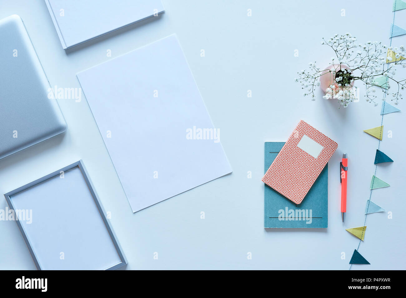 Desktop Organisation Raum für Kreativität Weißer und sauberer Atmosphäre Stockfoto