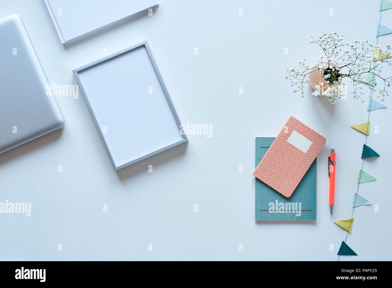 Inspiration auf dem Desktop weiß und saubere Atmosphäre Stockfoto