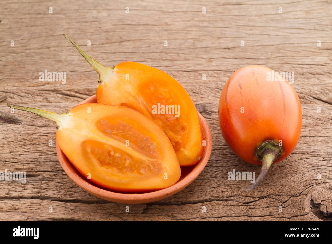 Baum Tomate Obst auf dem Tisch (Solanum betaceum) Stockfoto